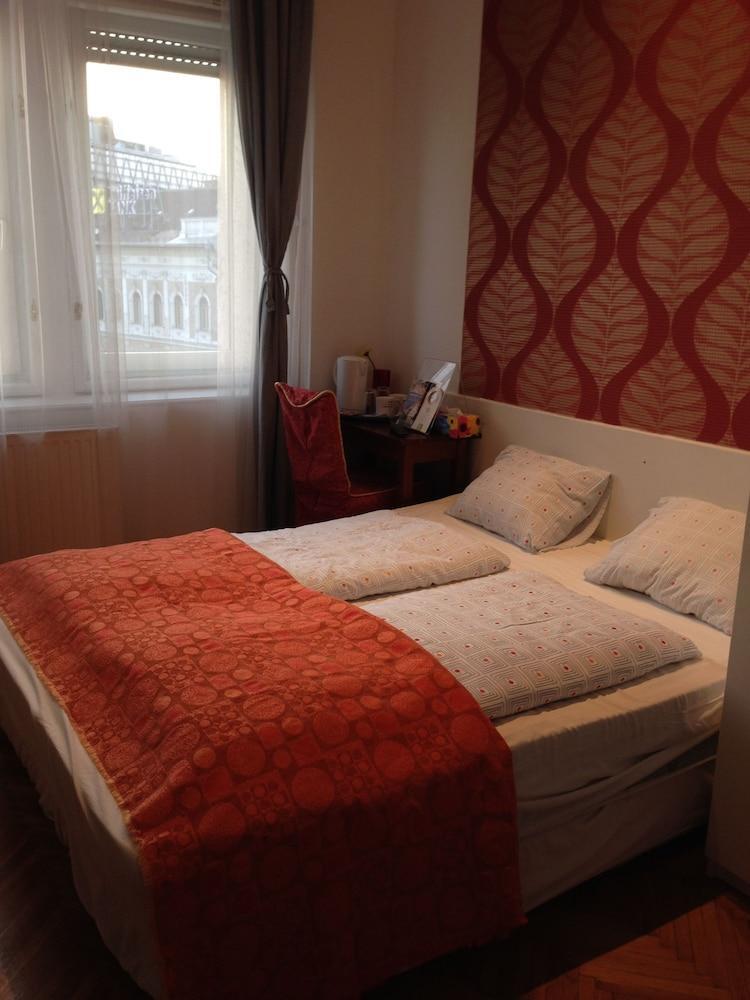 Europa Centerpoint Guesthouse Budapest Extérieur photo