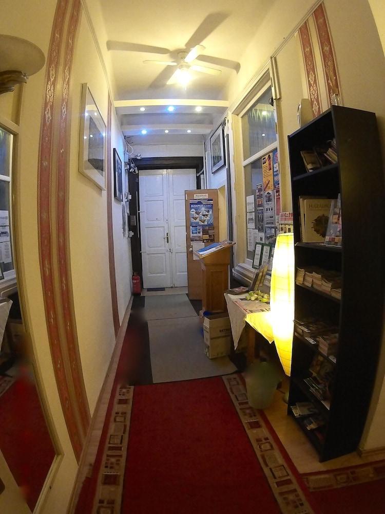 Europa Centerpoint Guesthouse Budapest Extérieur photo